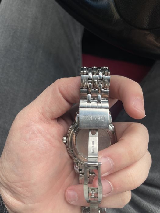 Продам часы Gevril