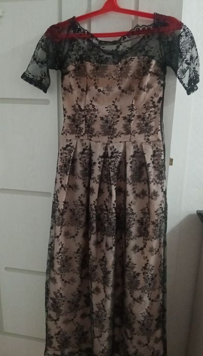 Продам нарядные платья — отличное состояние!