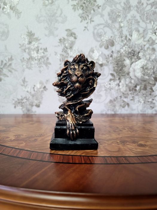 Статуэтка Льва...