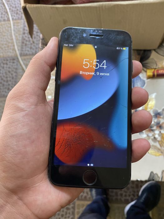 IPhone 7 black.