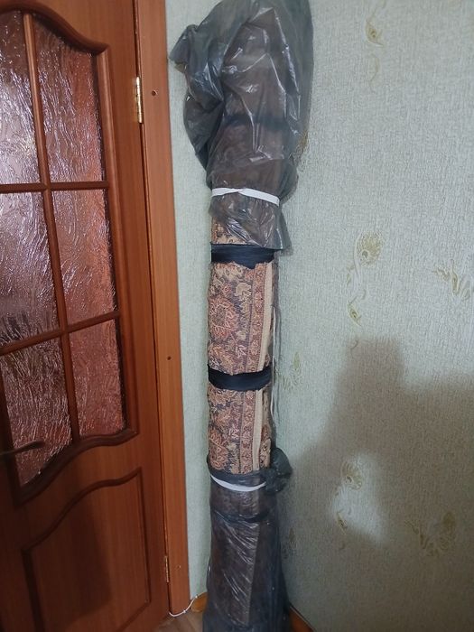 Продам ковёр 2×3.