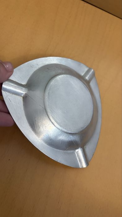 Метален пепелник нов