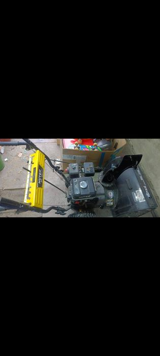 Продам снегоуборочную машину