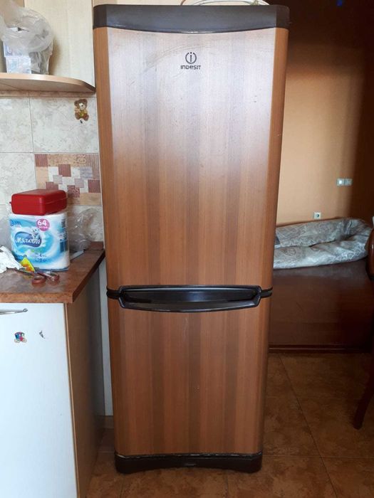 Холодильник Indesit