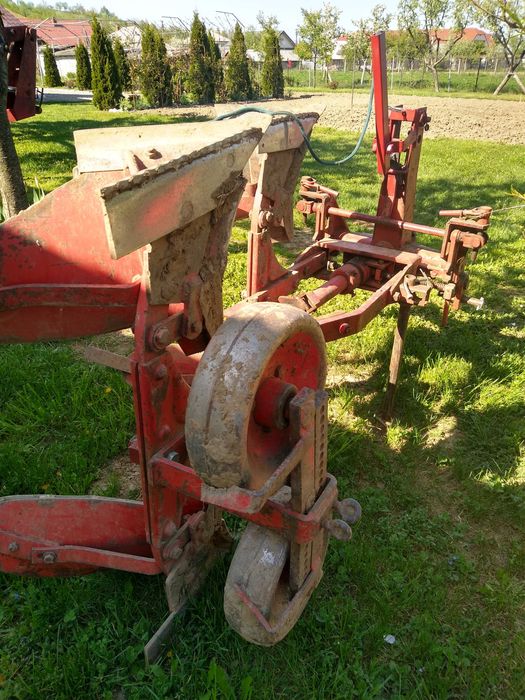 Tractor Fendt+încărcător frontal+frază+plug reversibil automat Roznov ...