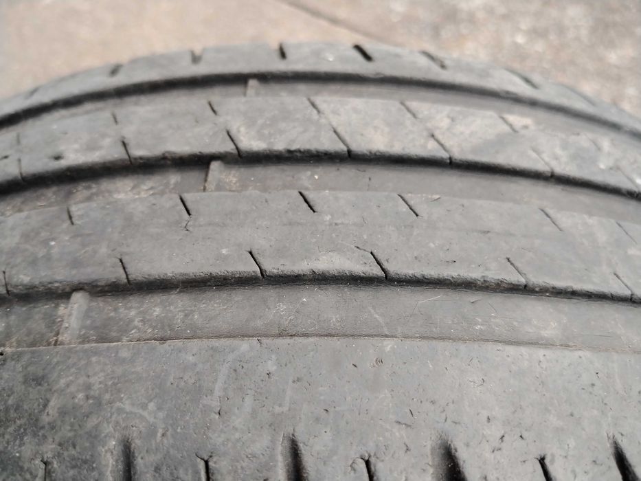Гуми Michelin sport 3 235 45 17 два броя