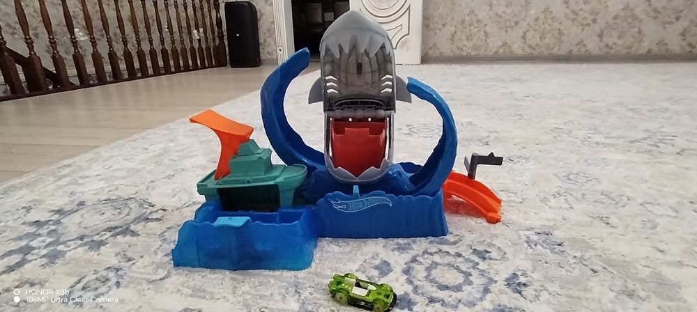 Игрушка Hotwheels с машинкой