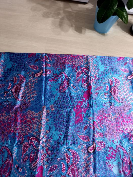 Продам отрезы тканей и платки. Новые