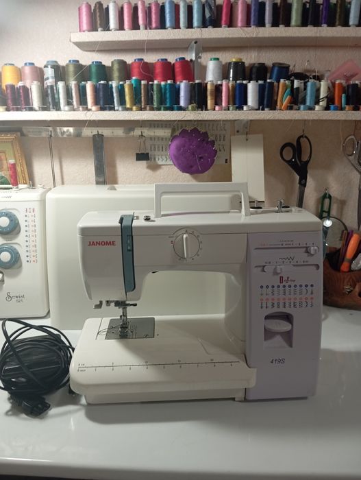 Швейная машина Janome.