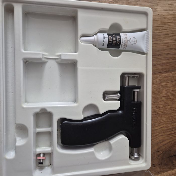 Пистолет за пробиване на уши STUDEX