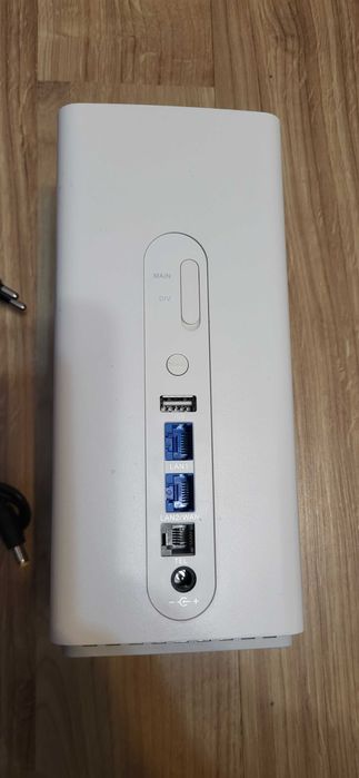 Huawei B618 este un router wireless 4G+ LTE CAT11 liber de retea