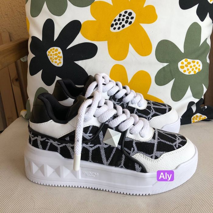 Adidași Valentino