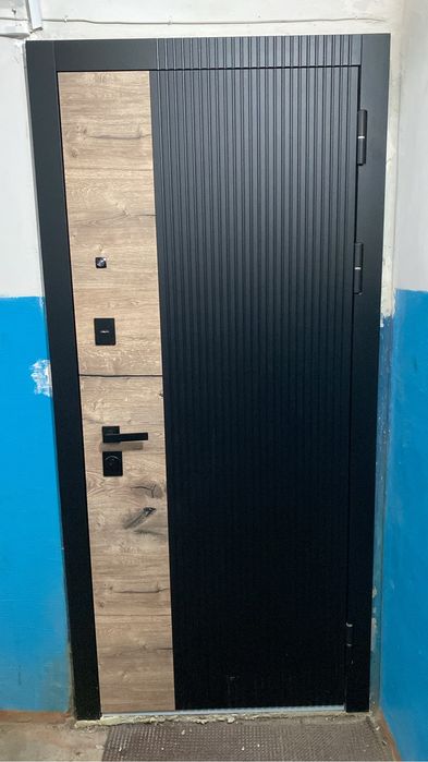 Продам входную дверь