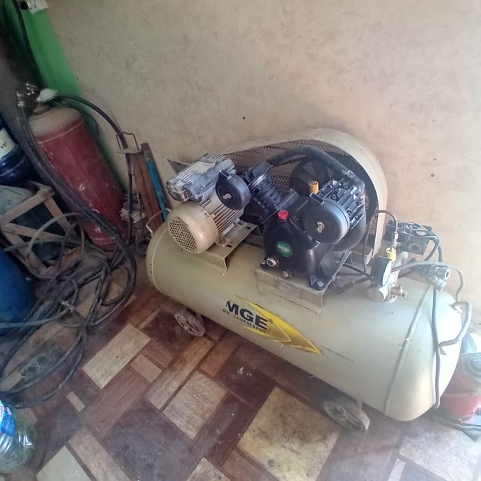 Воздушный компрессор