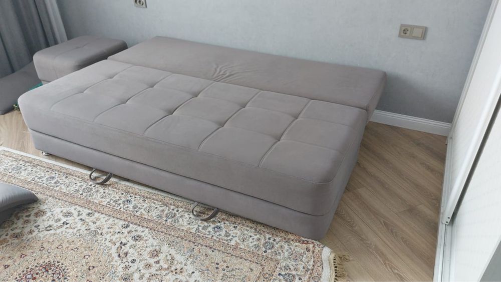 Продается добротный диван