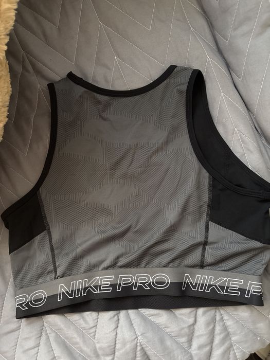 Потник Nike Pro.