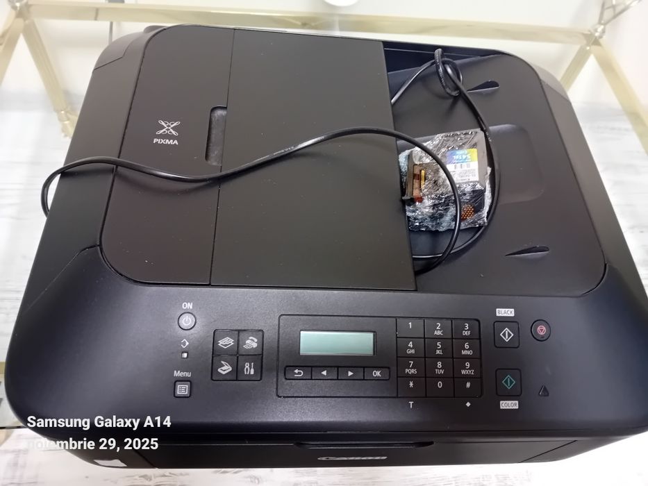 Vând imprimanta  CANON