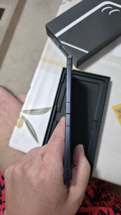 Samsung Galaxy Z Flip7 с гарантии