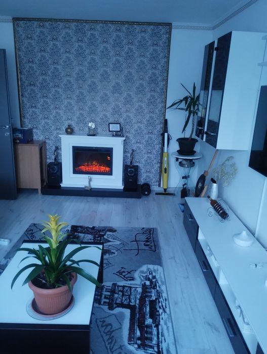 Apartament decomandat de patru camere ,etajul trei