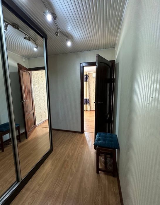 В М.Улугбекском р.м.БИЙ возле унив.Дипломатии сдается 1 комн.квартира