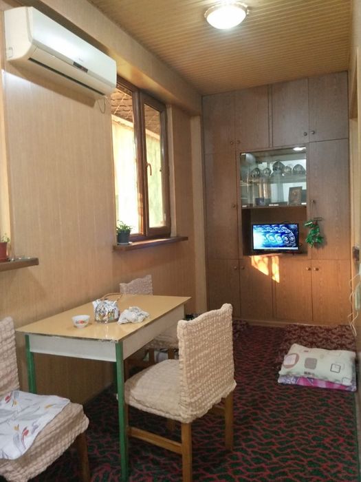 1 гор больница. 3 хона 2 чи этаж. 600.у.е+ маклер