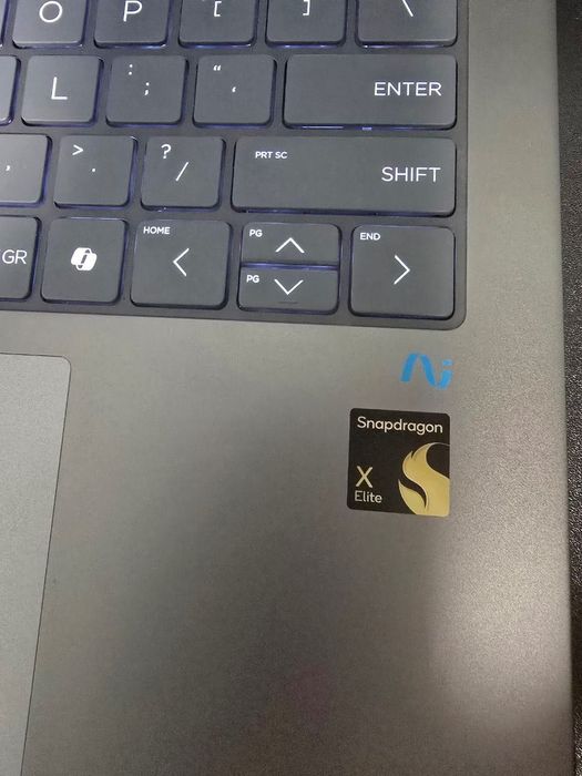 Hp Omnibook X Elite AI, 2.2 K Touchscreen, 512 GB, 16GB, 42 MB Cache