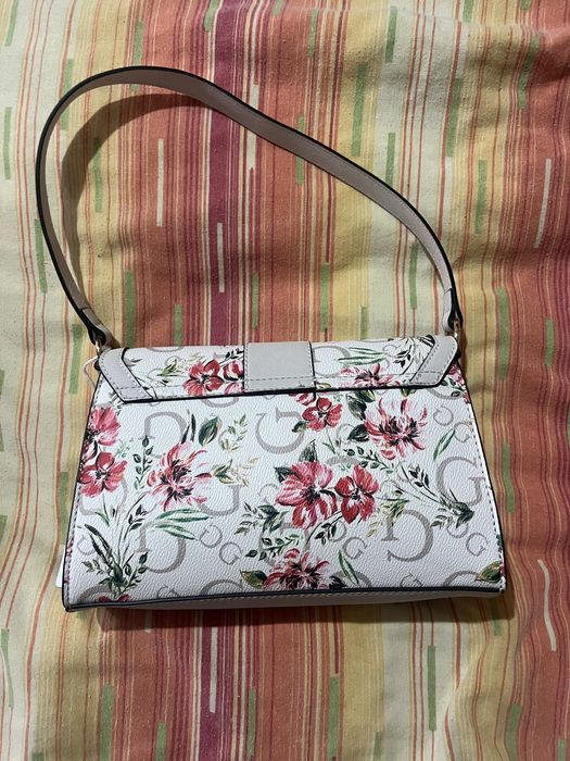 Дамска чанта guess