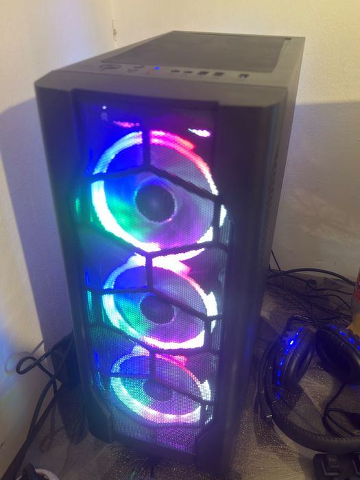 Vând PC,monitor Samsung și un ps4