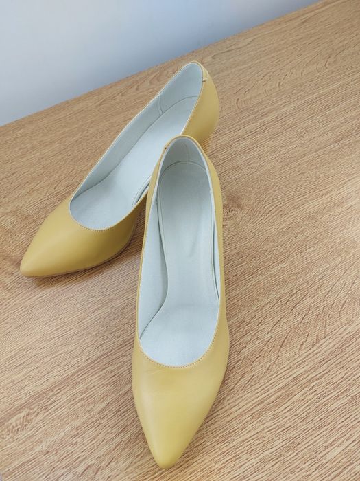 Елегантни обувки с ток