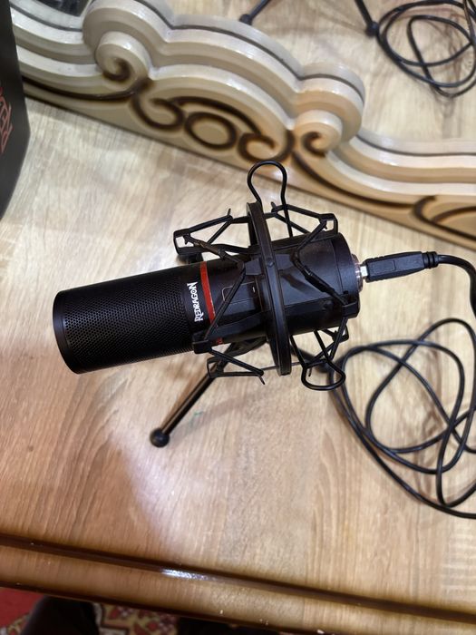 Mikrafon Redragon Blazar Idial holatda sotiladi