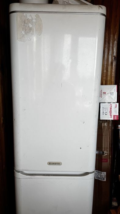 Холодильник б/у Ariston