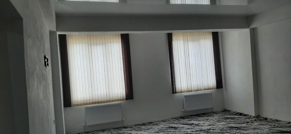 Romitan tumani markazida samiy bazarni yonida 3 xonali kvartira ijarag