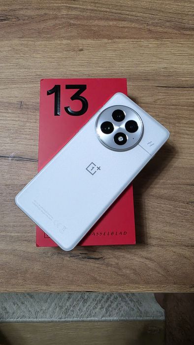 One Plus 13 - White (512 gb _ 16 gb Ram)