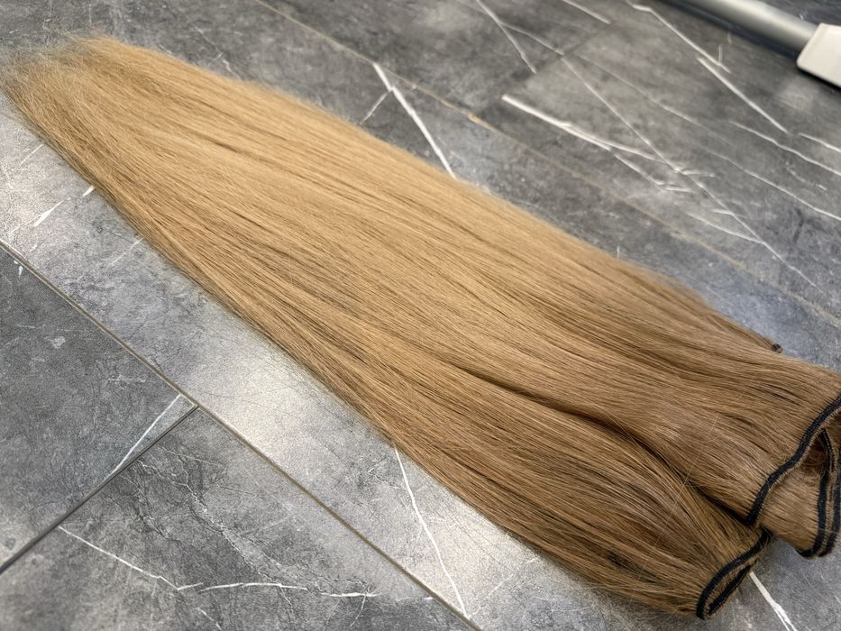 Продавам 4 реда екстеншъни от 100% естествена коса, закупени от Brilliant Hair Extensions.  Дължина 50 см, около 150 грама. Носена половин година.