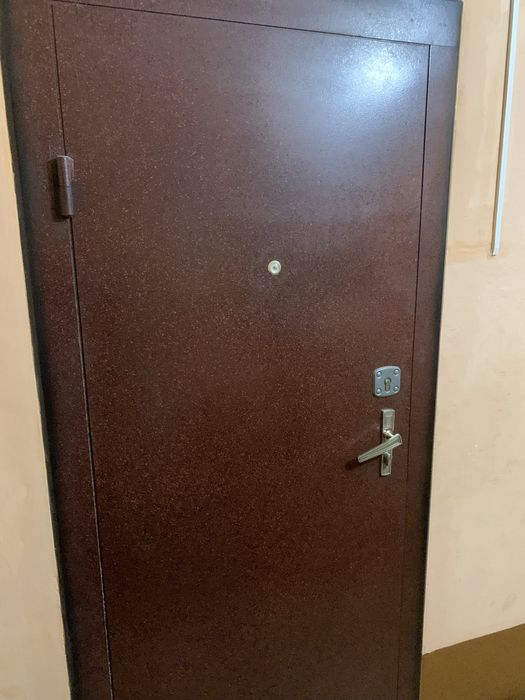 Продам входную дверь Б/у