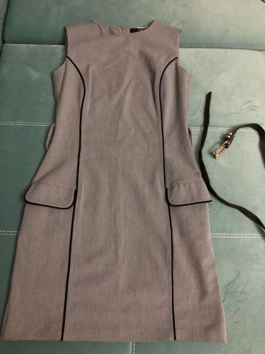 Продаются платья.