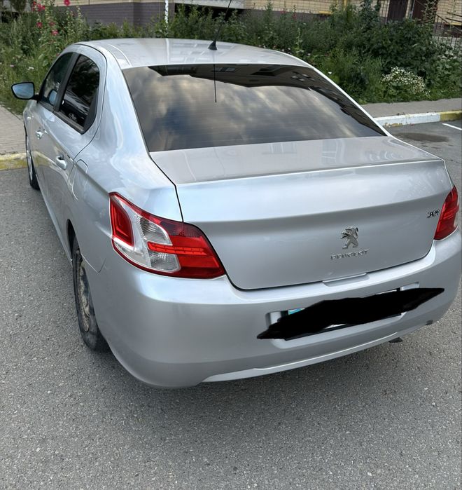 Продам машину Peugeot 301 i