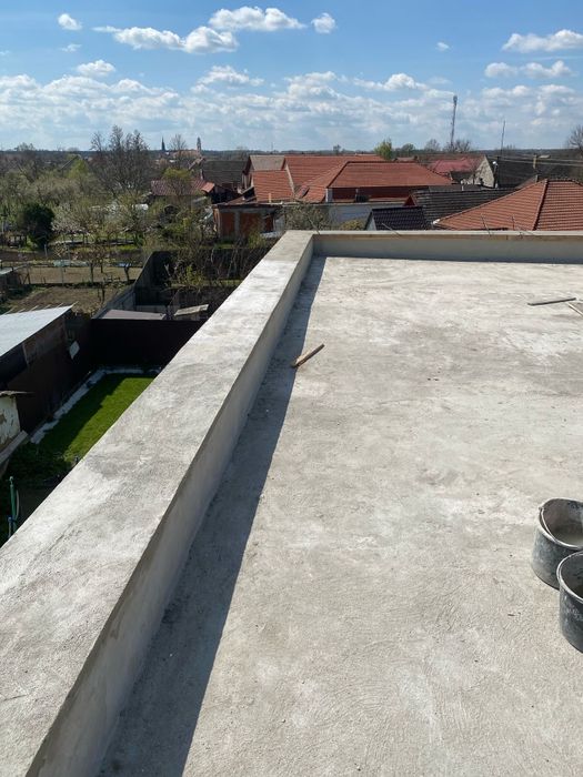 Executam hidroizolatii