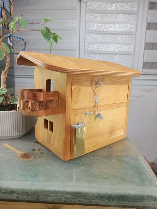 Домик из дерева, ручной работы