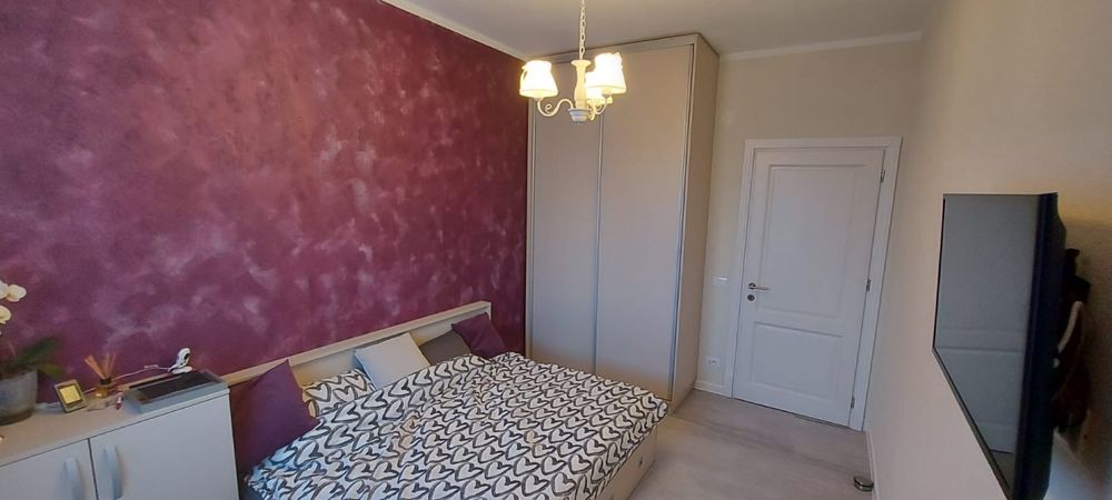 Persoana fizica vand  apartament 3 camere pret negociabil!