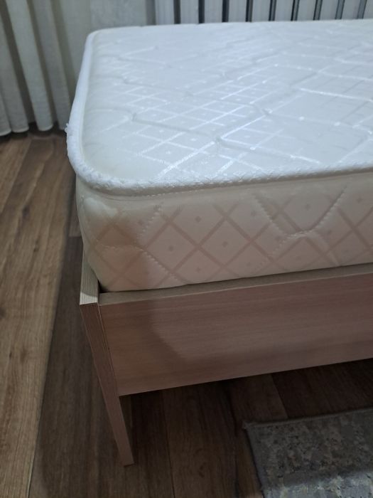 Продажа матраца белого цвета