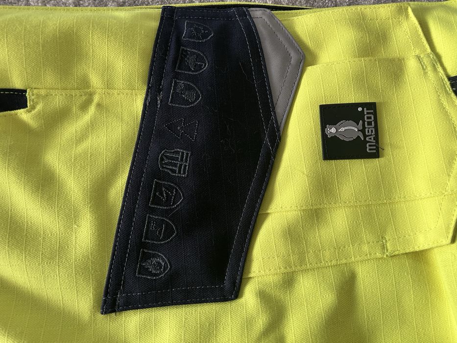 Pantaloni cu pieptar Mascot Multisafe iarna