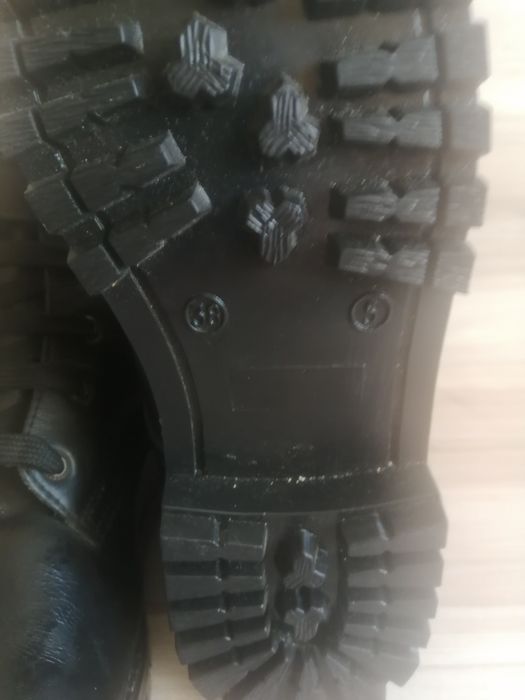 Дамски кубинки, черни, нови.