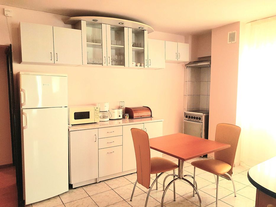 Inchiriez Ap 2 camere decomandat. P-ța M.Vit.direct proprietar - Vedere Bvd+BONUS: GARANTIE 2 RATE