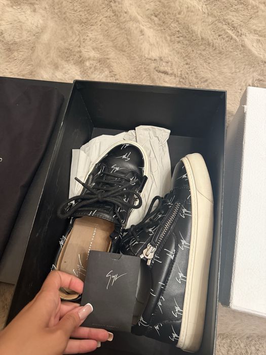 сникърси Giuseppe Zanotti