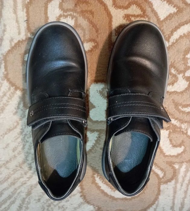 Школьные туфли, внутри кожа, на мальчика 36 размер