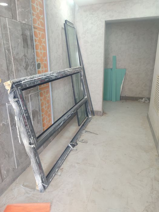 Продается рама с дверью