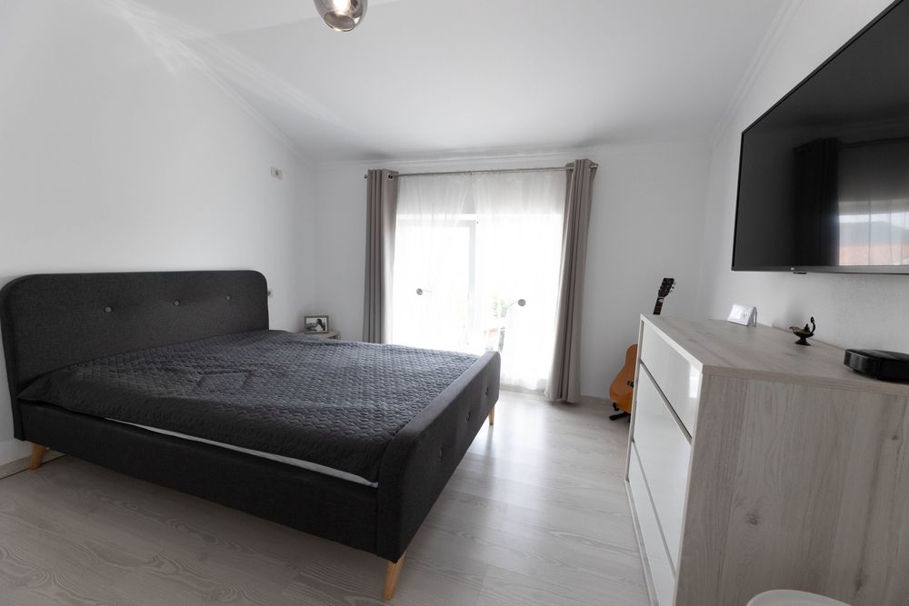 PROPRIETAR vând apartament utilat , cumpărat de nou  Februarie 2022 !