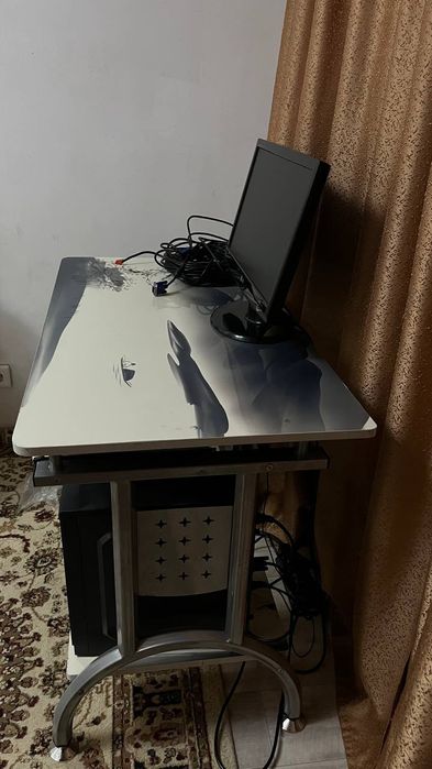 компьютер оФисный столымен бірге