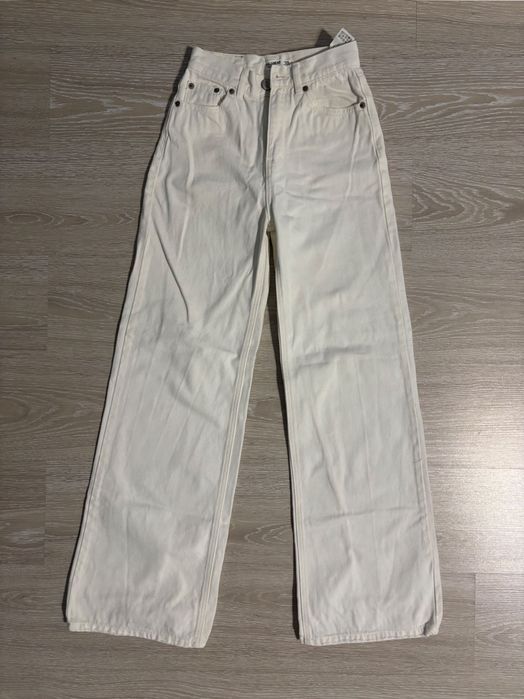 Белые джинсы Pull&Bear